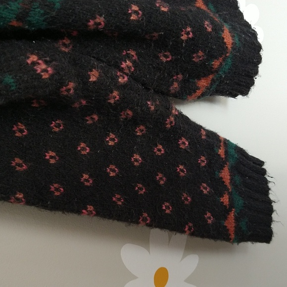 American Eagle Black Batwing Fair Isle Pink & Green Printed Wool Blend Sweater - Picture 10 of 16